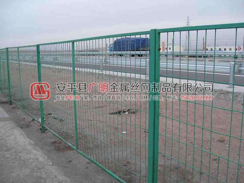 公路護(hù)欄網(wǎng)